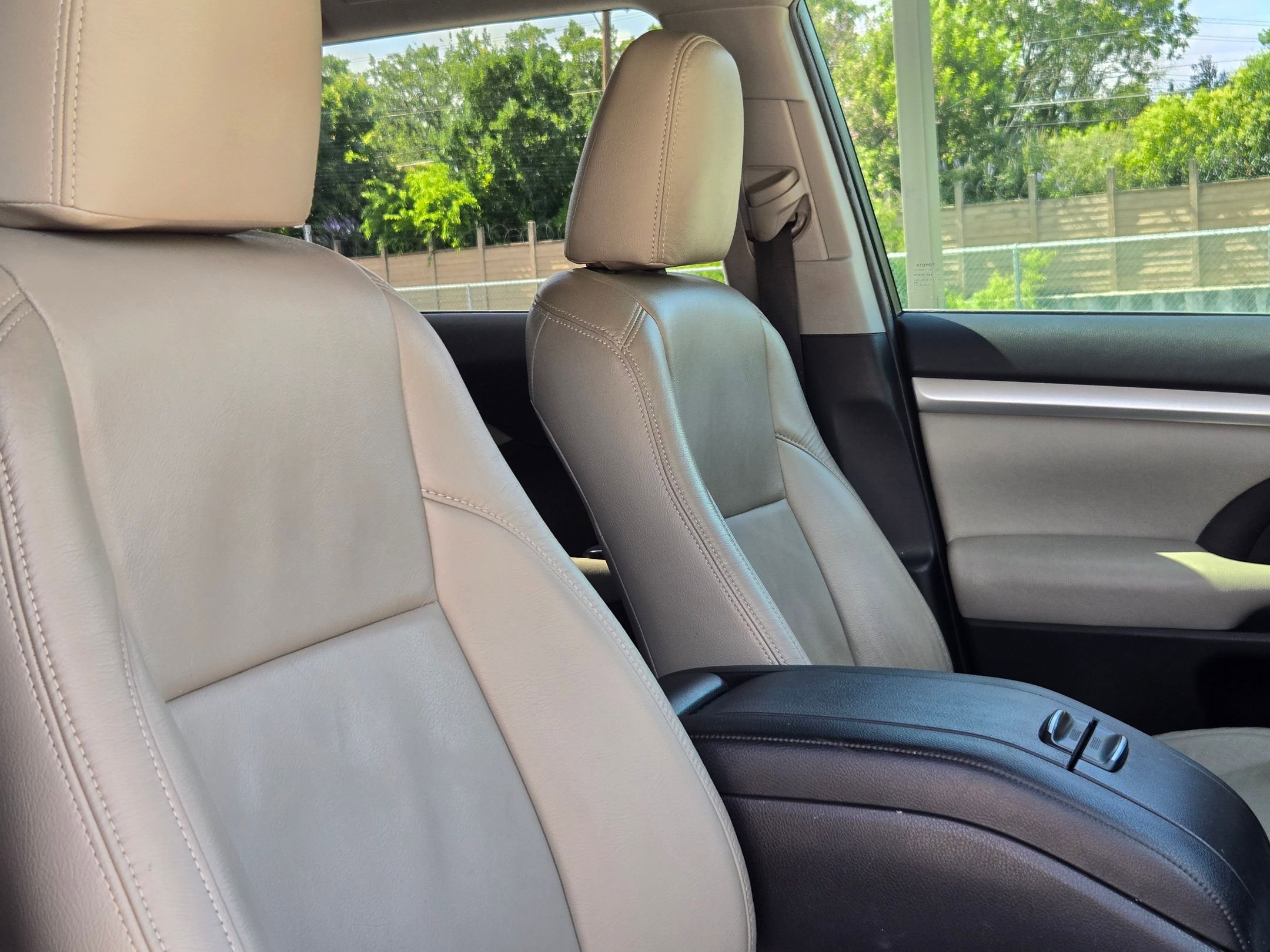 Used 2019 Toyota Highlander LE FWD image 29