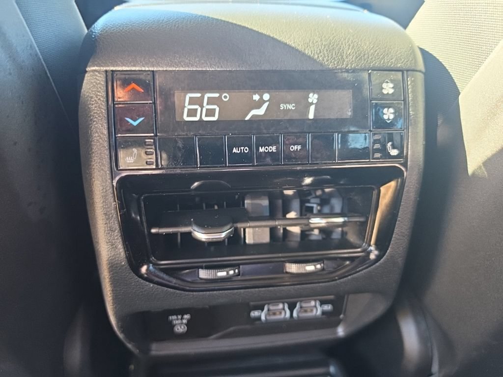 Used 2024 Jeep Grand Cherokee L Limited AWD/4WD image 28