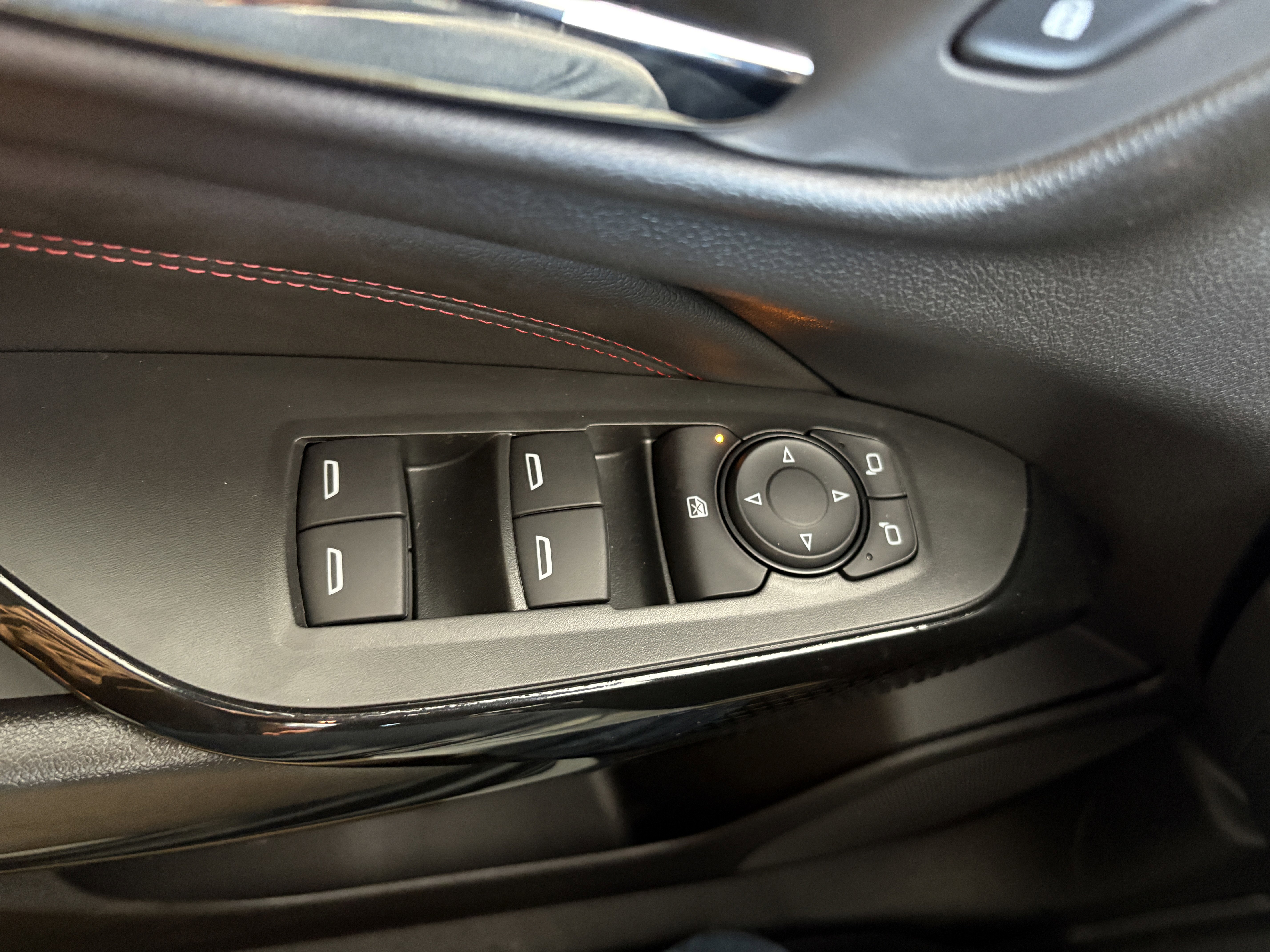 New 2026 Chevrolet Trax RS w/ Sunroof Package image 8