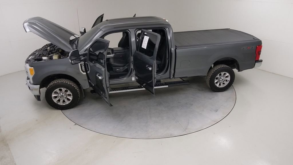 Used 2017 Ford F350 Lariat w/ Chrome Package image 57