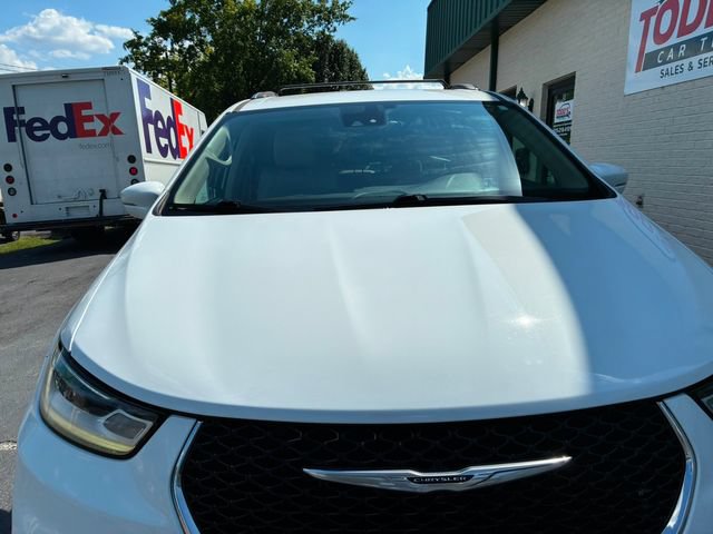 Used 2021 Chrysler Pacifica Touring-L FWD image 9