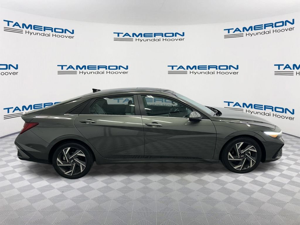 Used 2025 Hyundai Elantra Limited FWD image 6