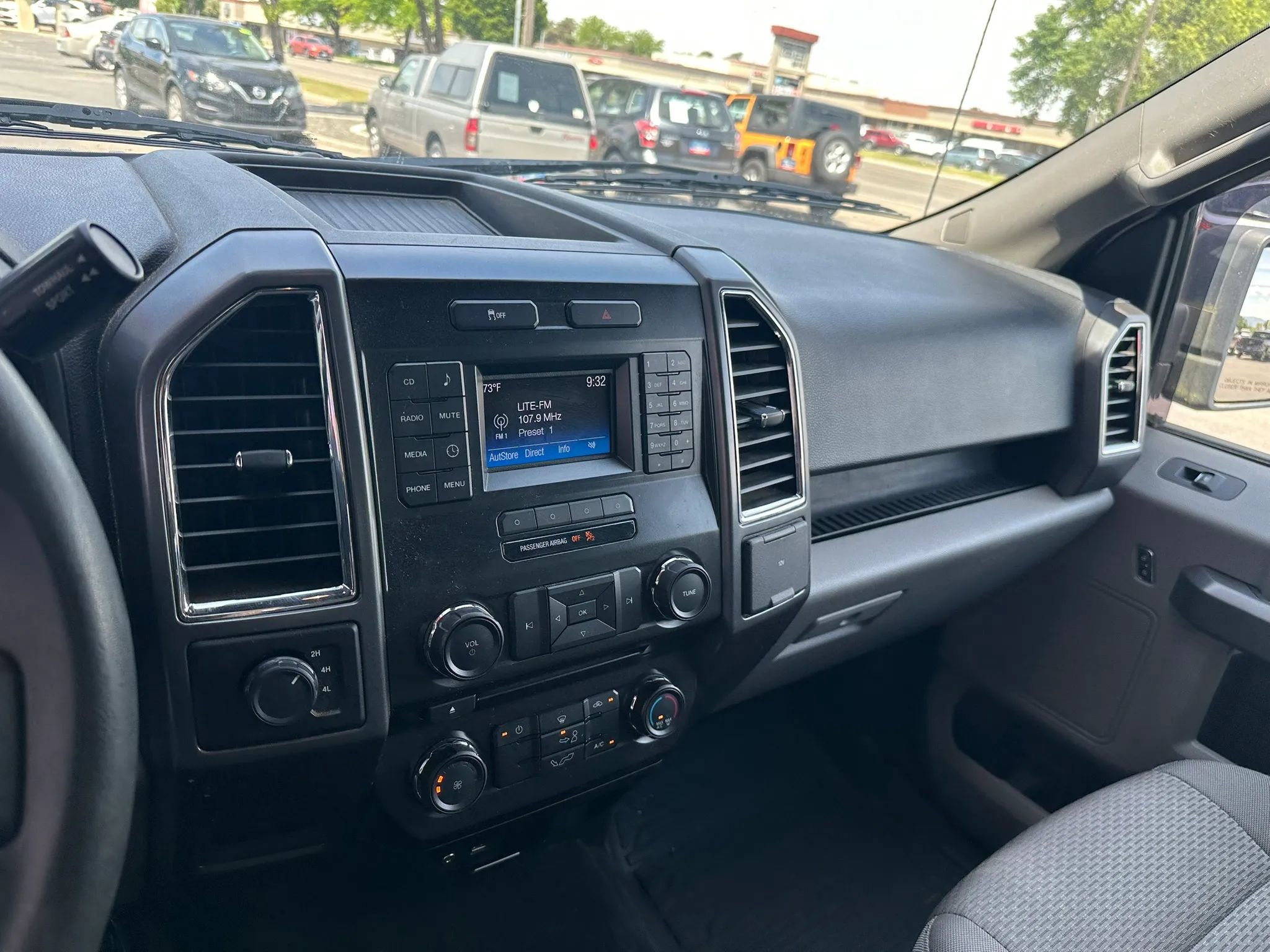 Used 2015 Ford F150 XLT AWD/4WD image 12