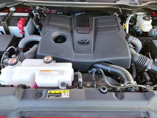 Used 2025 Toyota Tundra Platinum AWD/4WD image 33