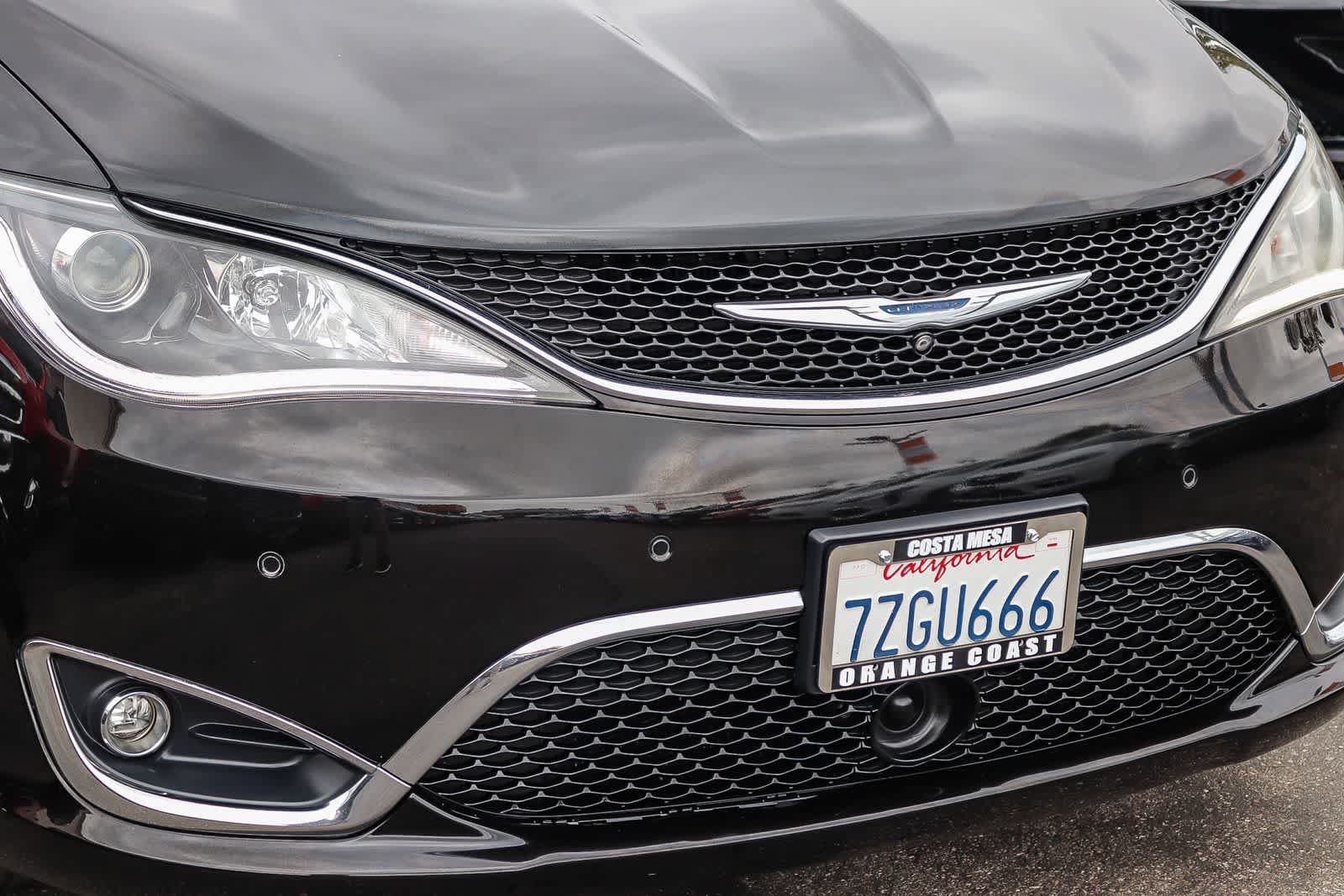 Used 2017 Chrysler Pacifica Limited FWD image 9