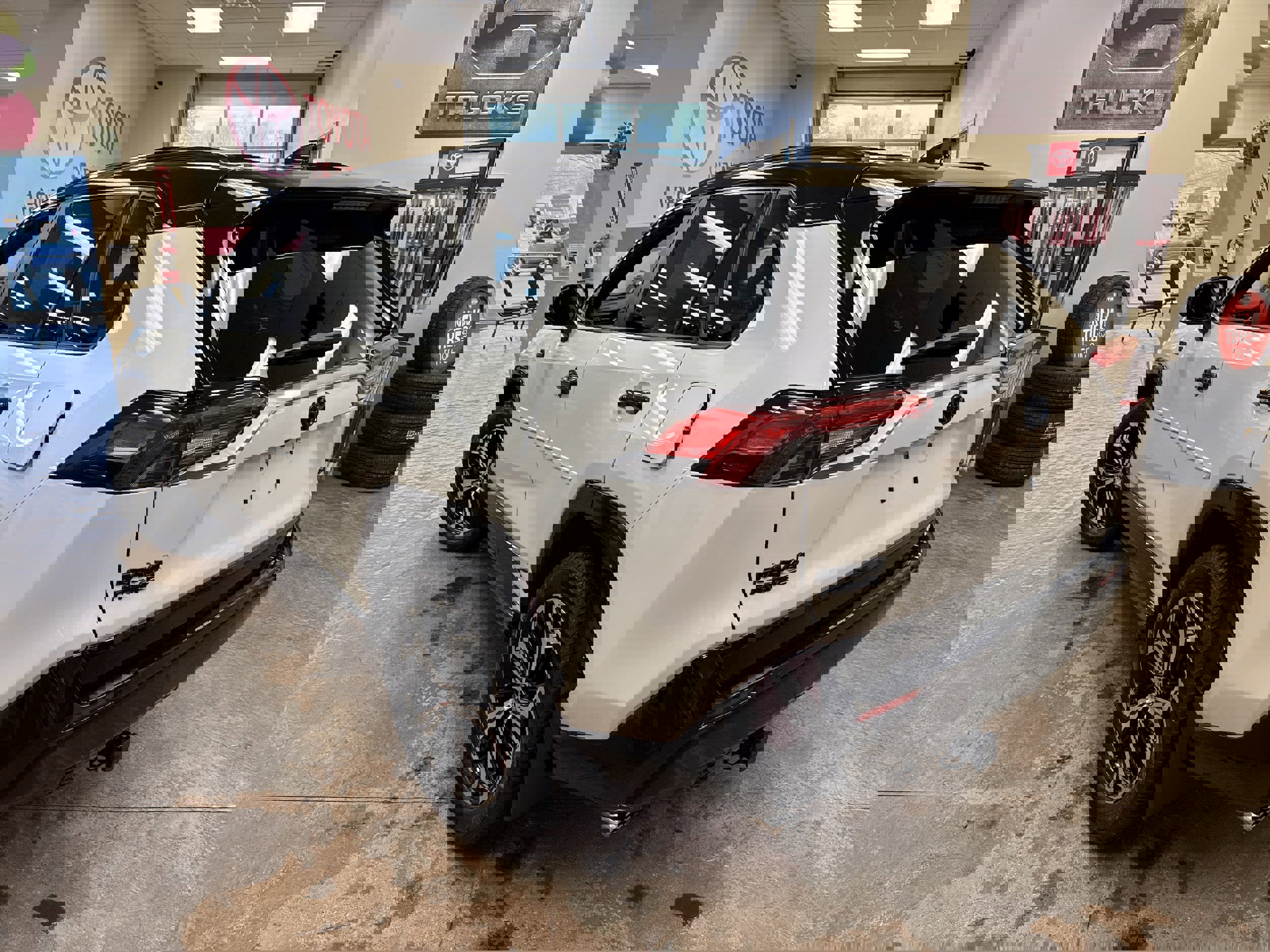 Used 2021 Toyota RAV4 XSE image 10