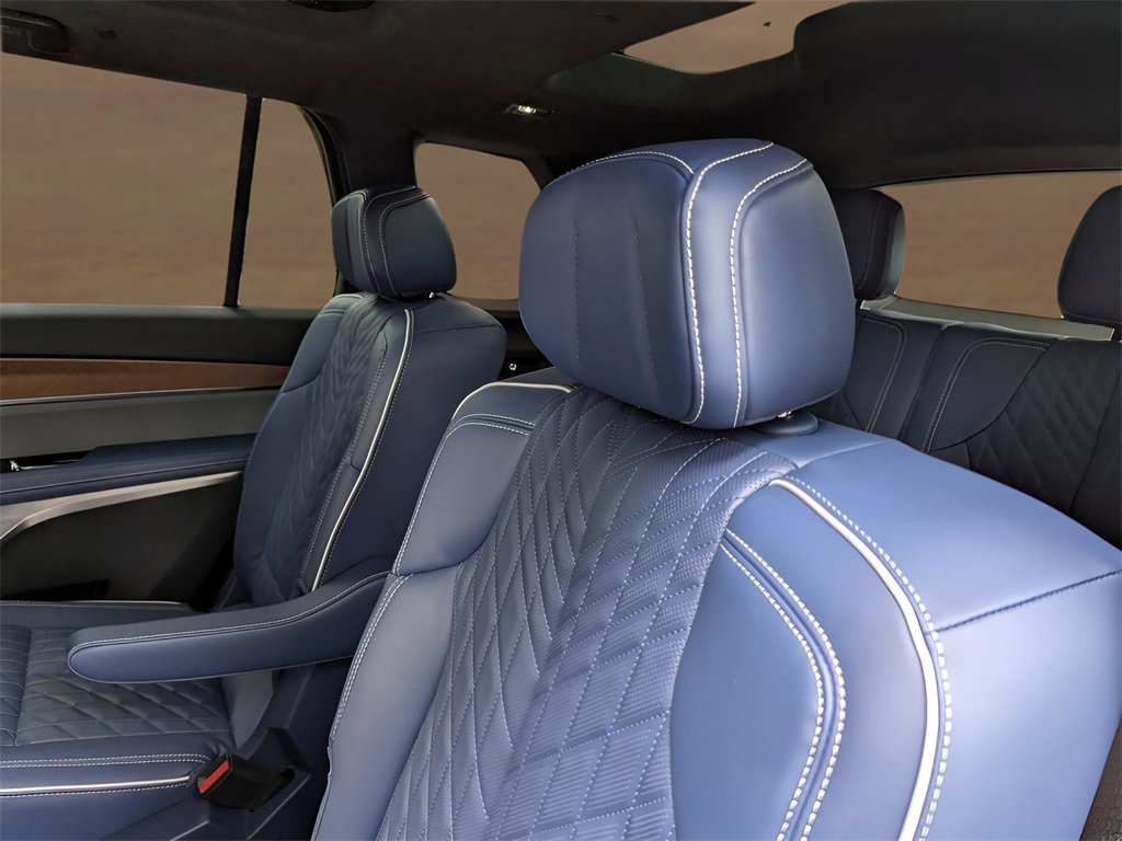 New 2026 Cadillac Vistiq Premium Luxury image 16