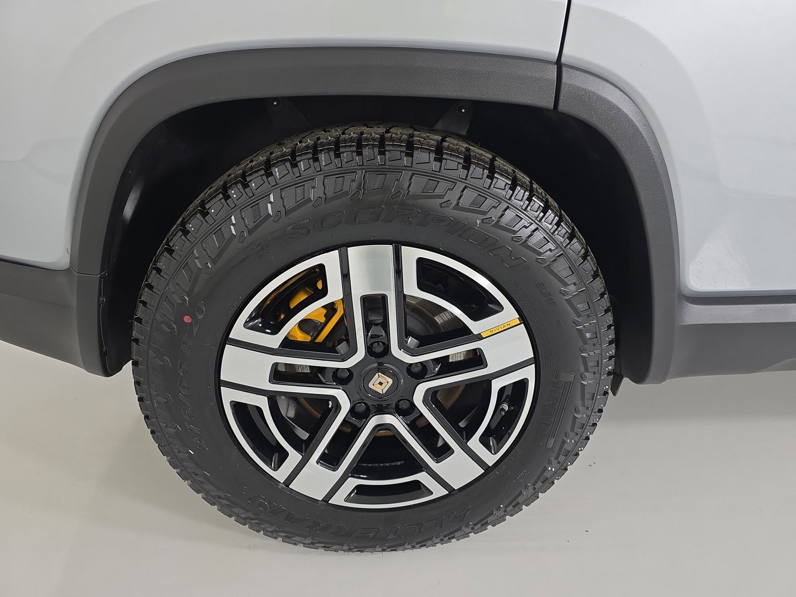 Used 2023 Rivian R1S Adventure image 12