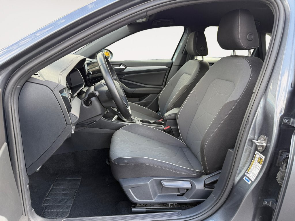 Used 2025 Volkswagen Jetta Sport FWD image 6