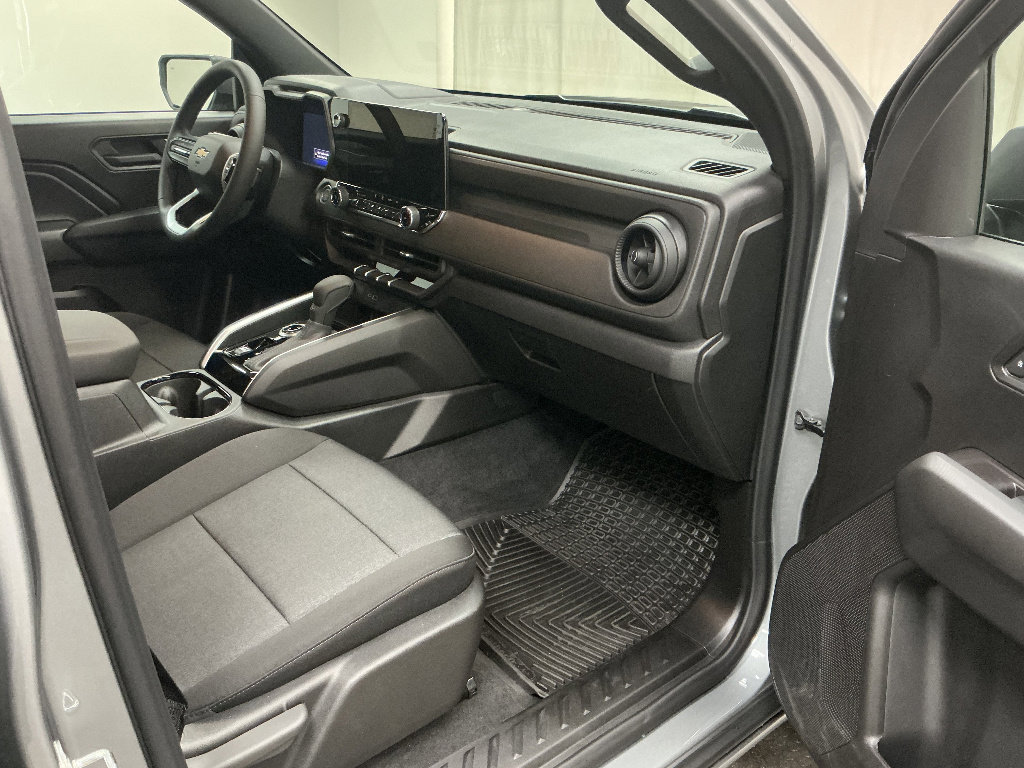 Used 2026 Chevrolet Colorado W/T AWD/4WD image 24