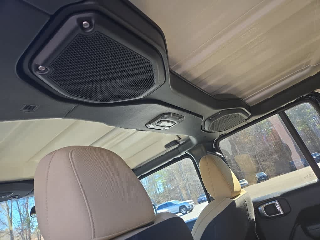 Used 2023 Jeep Wrangler Unlimited w/ Cold Weather Group AWD/4WD image 35