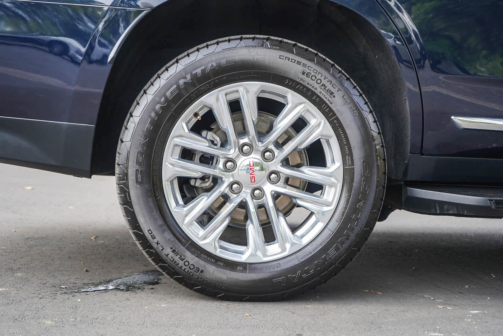 Used 2024 GMC Yukon SLT AWD/4WD image 8