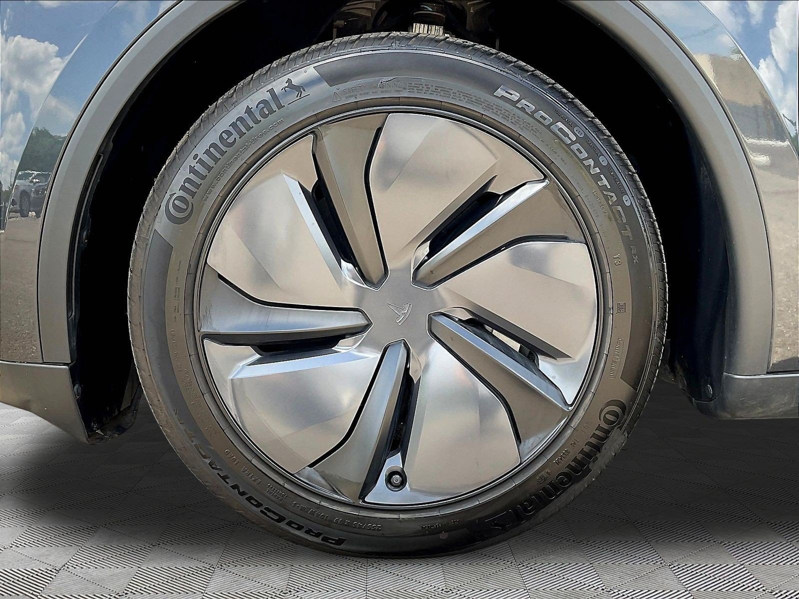 Used 2026 Tesla Model Y Long Range AWD/4WD image 32