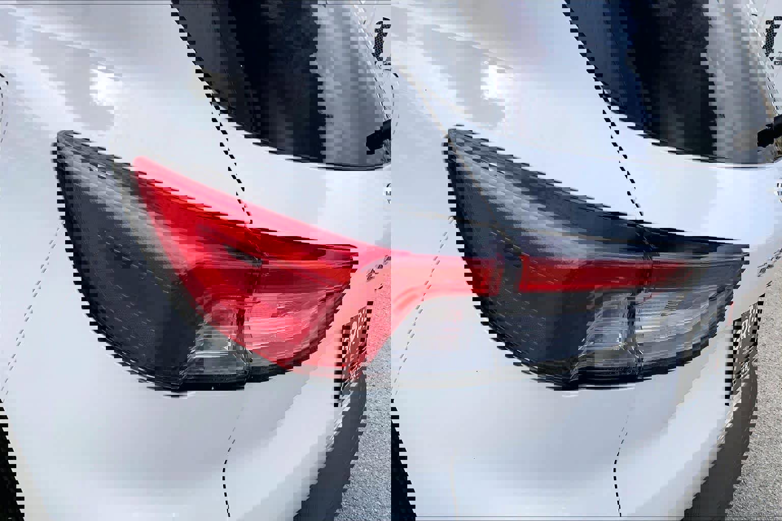 Used 2020 Ford Escape SE image 30