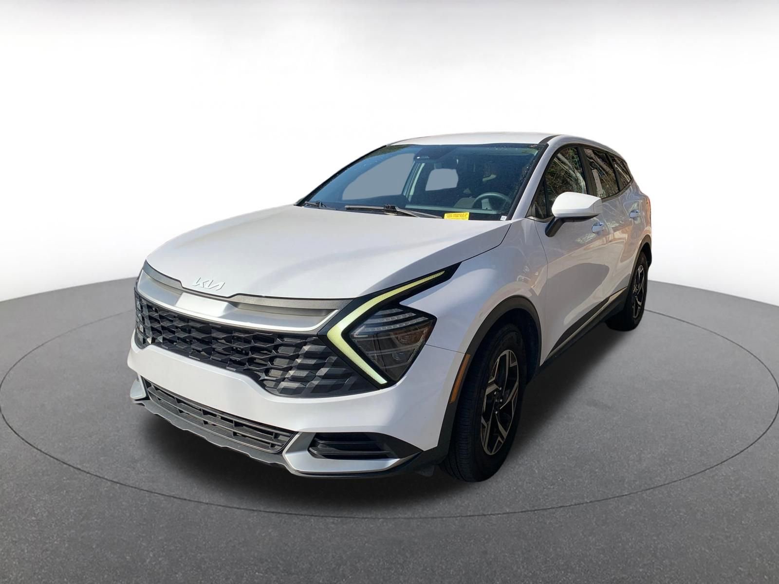 Used 2025 Kia Sportage LX image 5