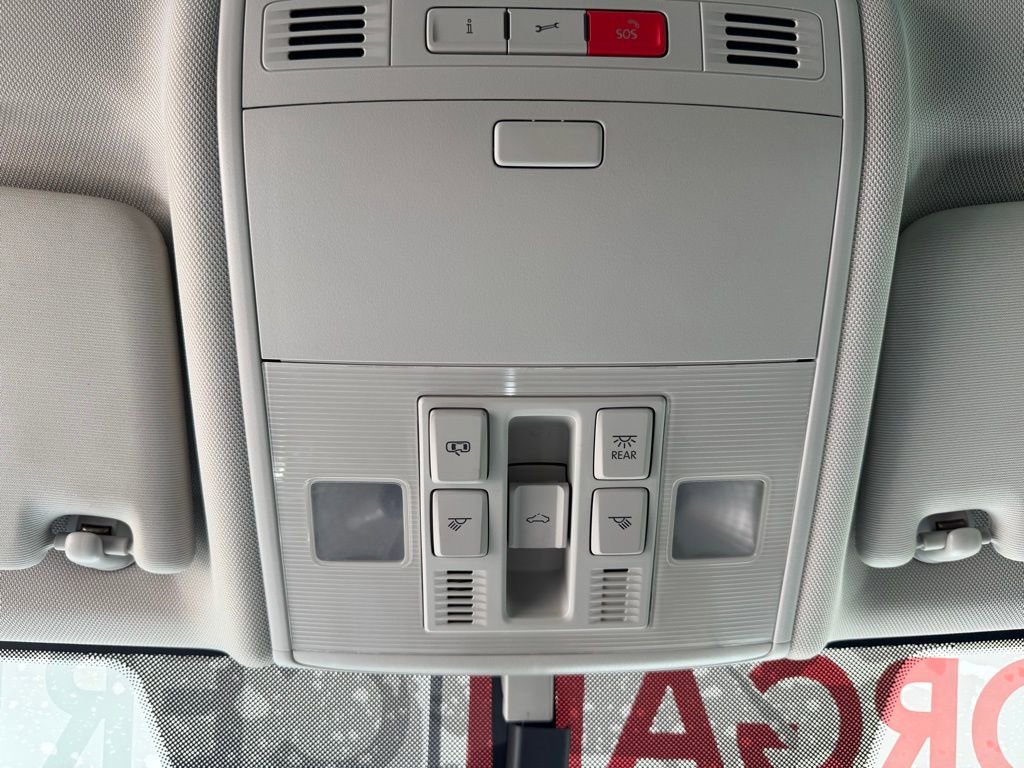 Used 2017 Volkswagen Golf S image 26