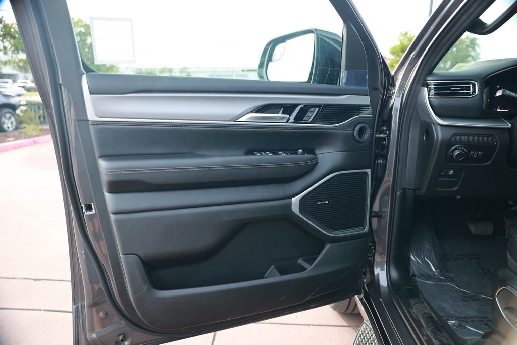 New 2026 Jeep Grand Wagoneer L 2WD w/ 8-Passenger Seating Package image 13