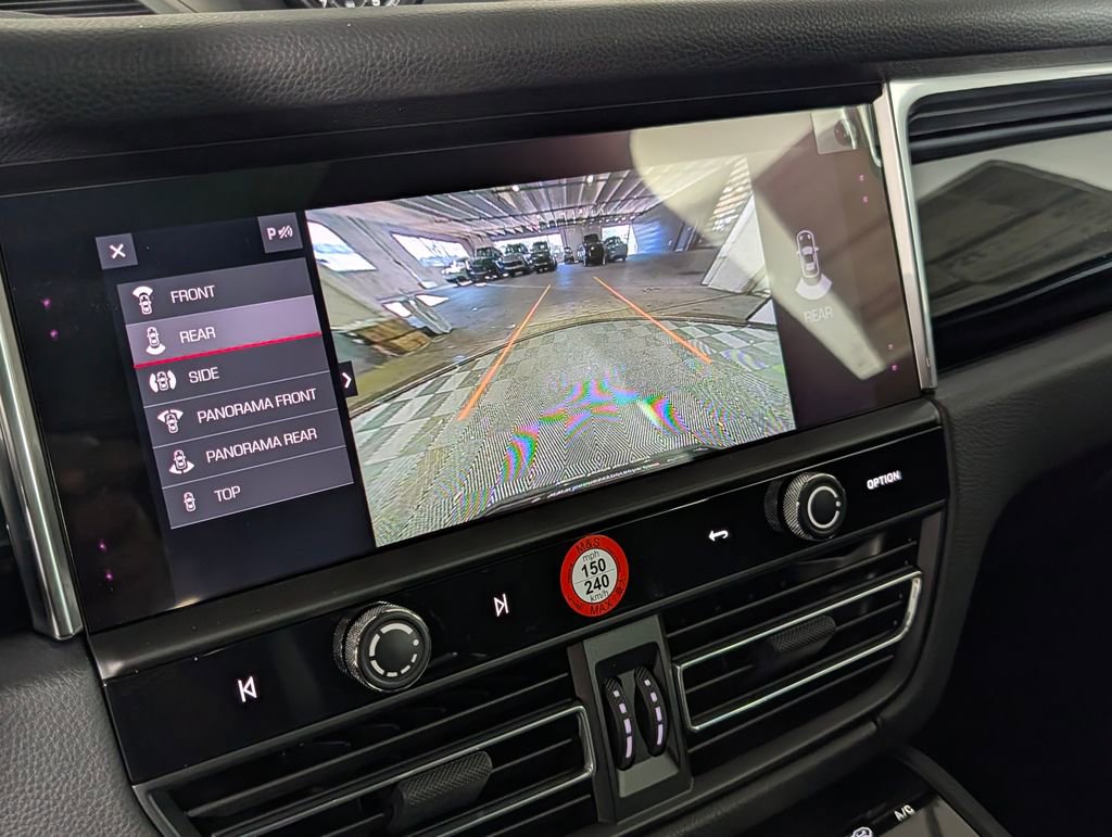 New 2026 Porsche Macan image 32