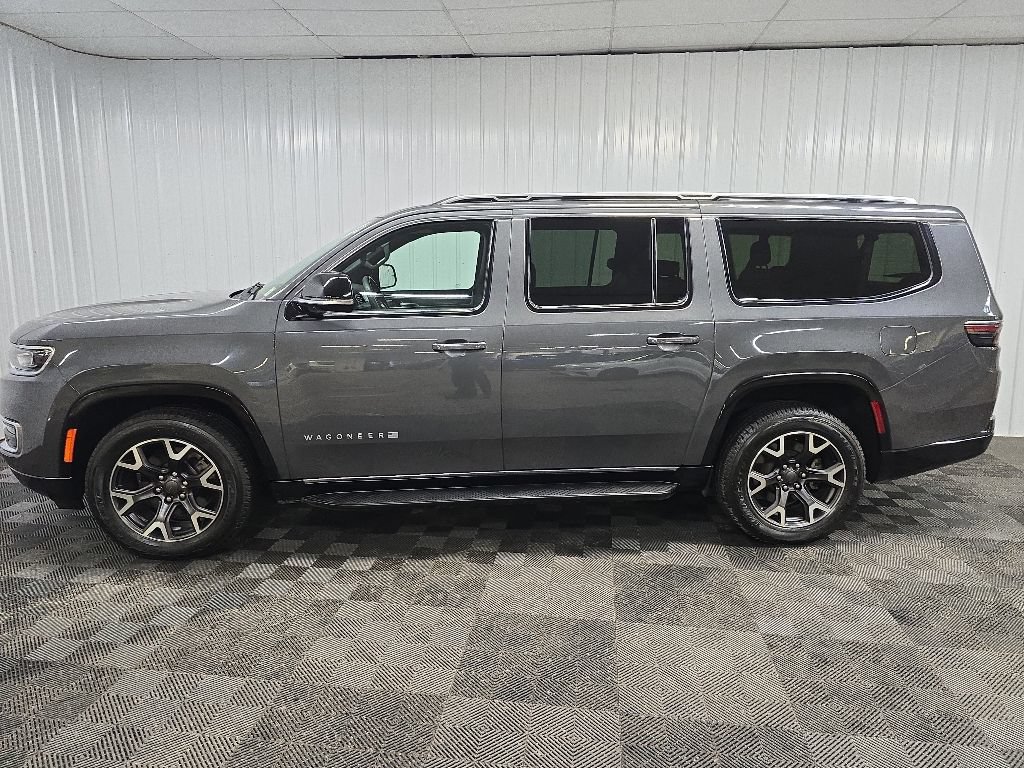 Used 2023 Jeep Wagoneer L Series III w/ Preferred Equipment Group AWD/4WD image 5