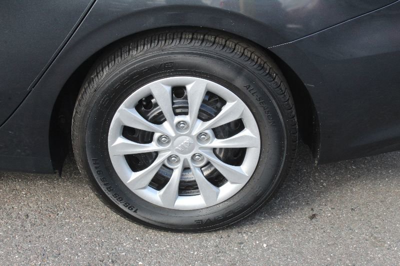 Used 2020 Kia Forte Sedan image 6