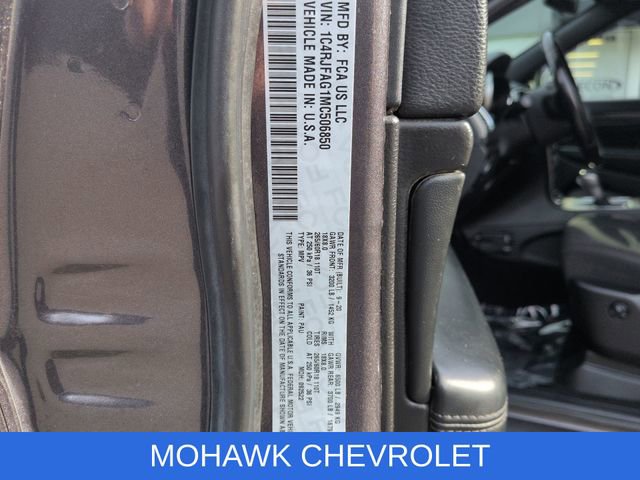 Used 2021 Jeep Grand Cherokee Laredo AWD/4WD image 34