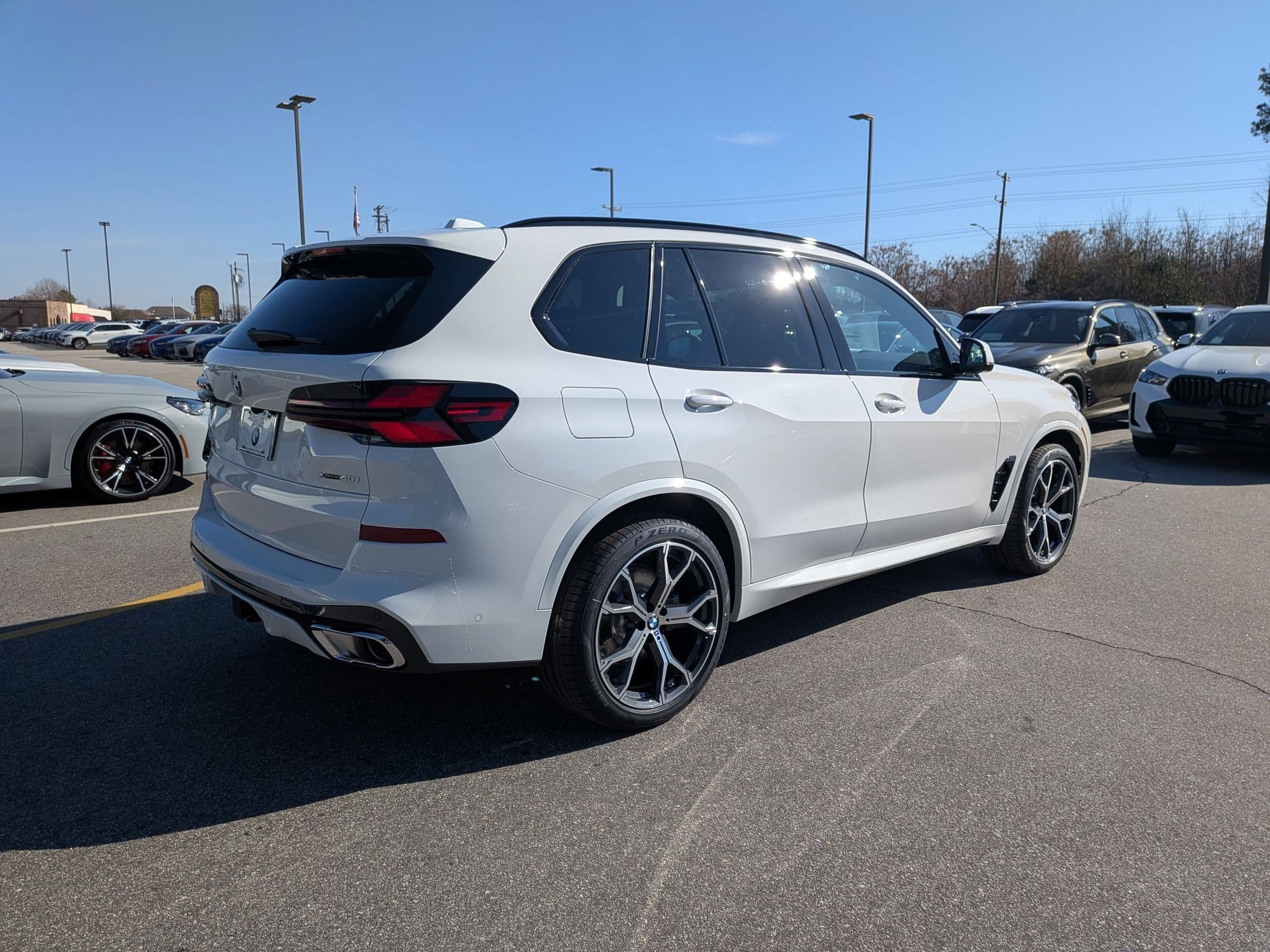 New 2026 BMW X5 xDrive40i w/ M Sport Package AWD/4WD image 3