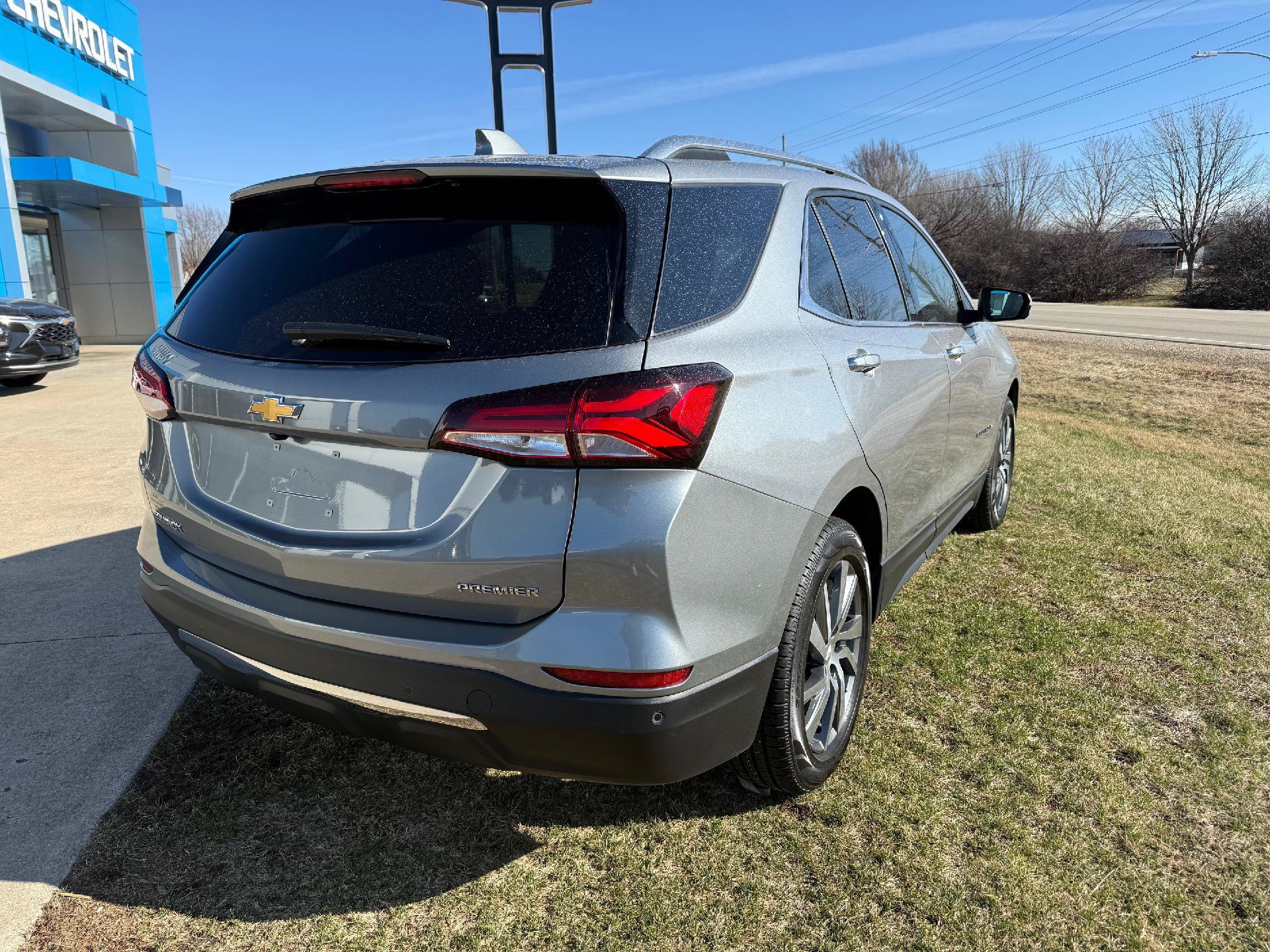 Used 2023 Chevrolet Equinox Premier FWD image 7