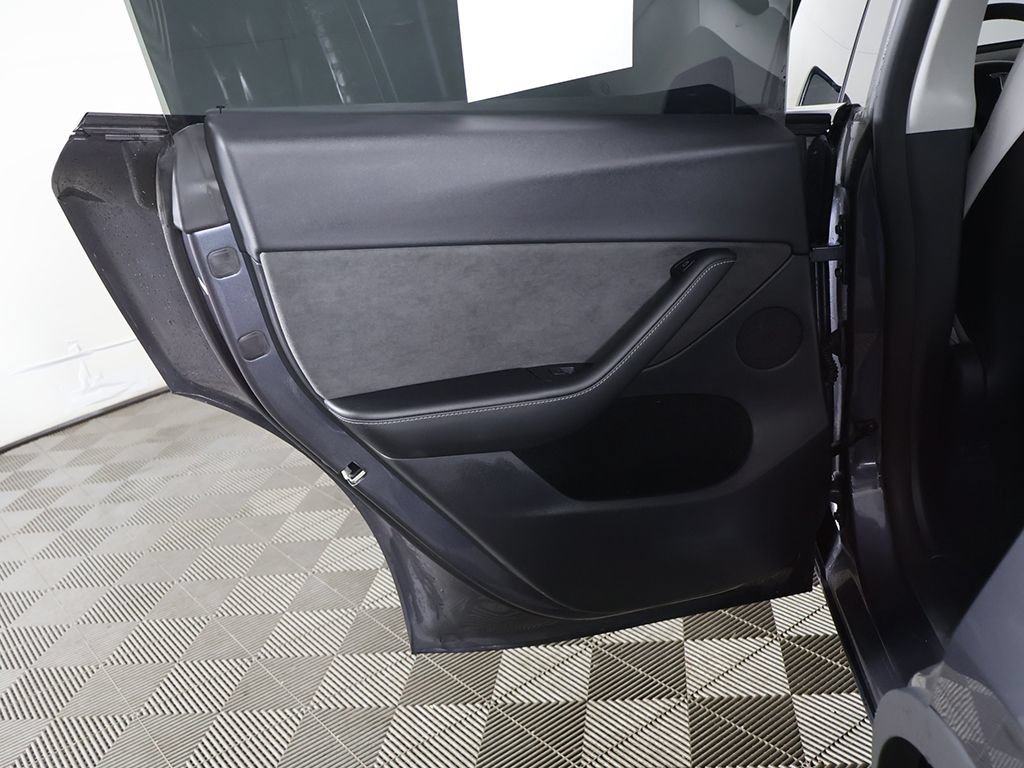 Used 2023 Tesla Model Y Long Range AWD/4WD image 24