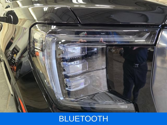 Used 2024 GMC Yukon AT4 w/ Technology Package AWD/4WD image 5