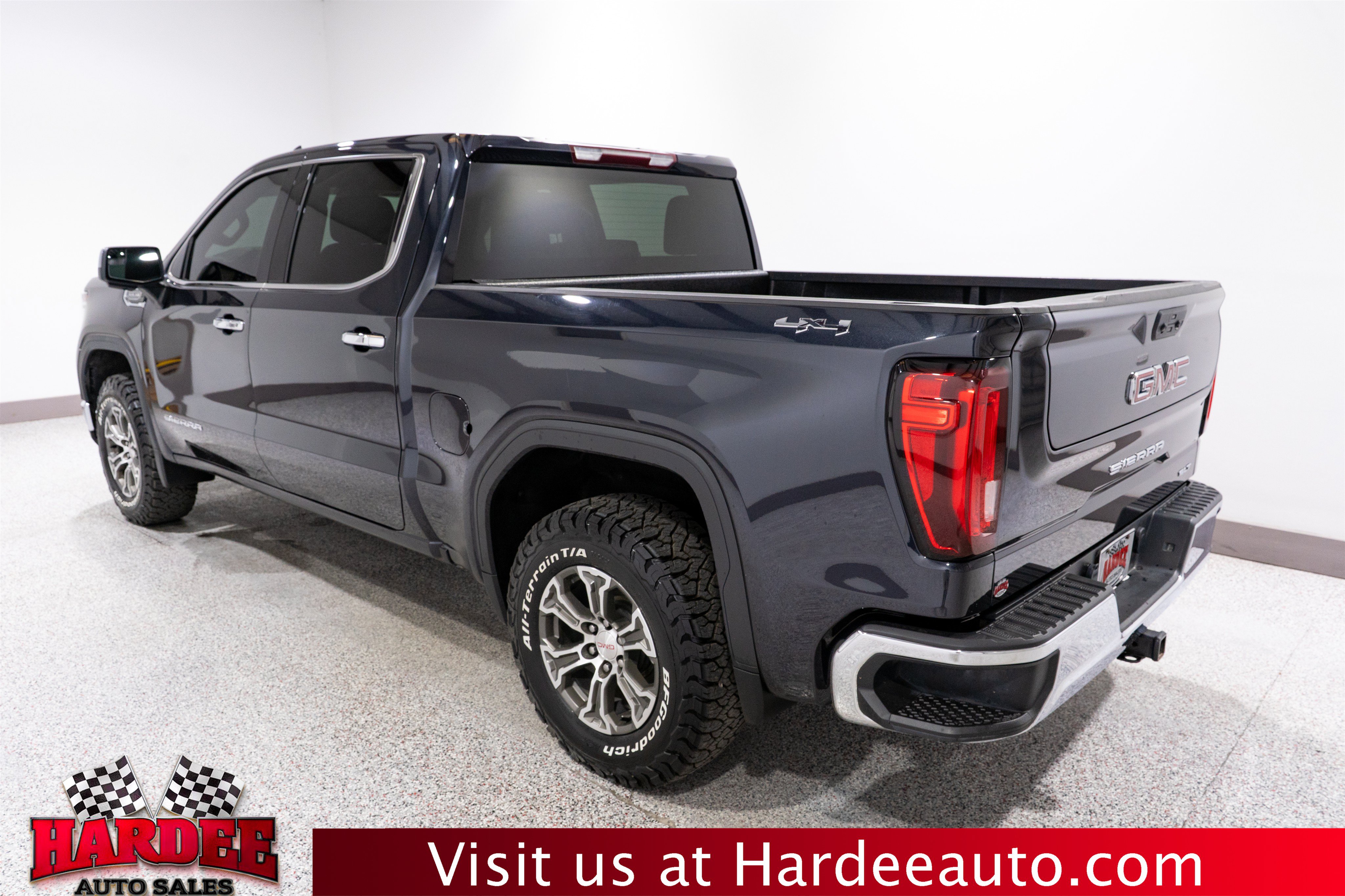 Used 2025 GMC Sierra 1500 SLT AWD/4WD image 3