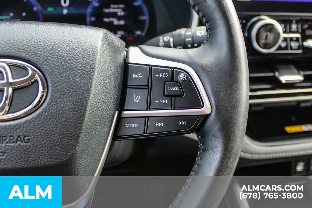 Used 2024 Toyota Highlander Limited image 30