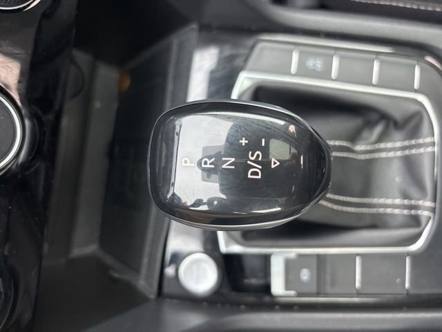 Used 2023 Volkswagen Taos SE w/ Panoramic Sunroof Package image 35