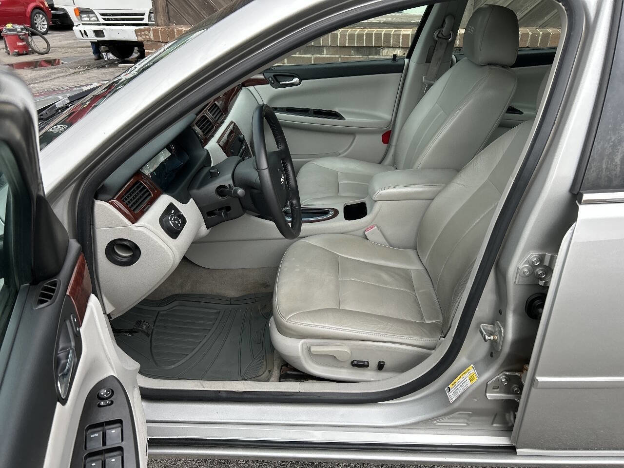 Used 2008 Chevrolet Impala SS w/ Convenience Package FWD image 9