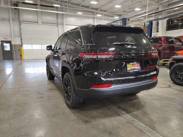 New 2026 Jeep Grand Cherokee Laredo image 5