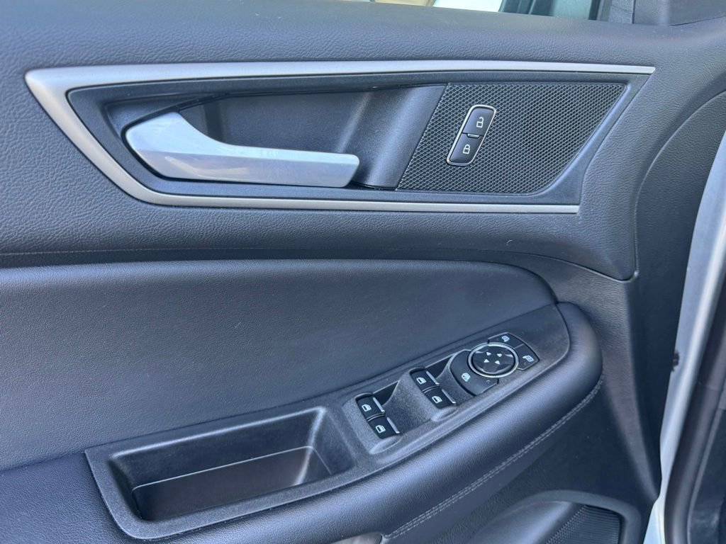 Used 2024 Ford Edge SEL w/ Convenience Package AWD/4WD image 3