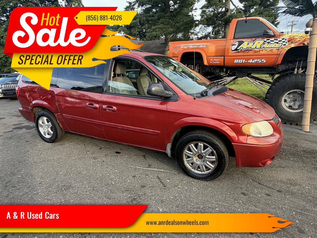 Used 2005 Dodge Grand Caravan SXT w/ Premium Group FWD image 1