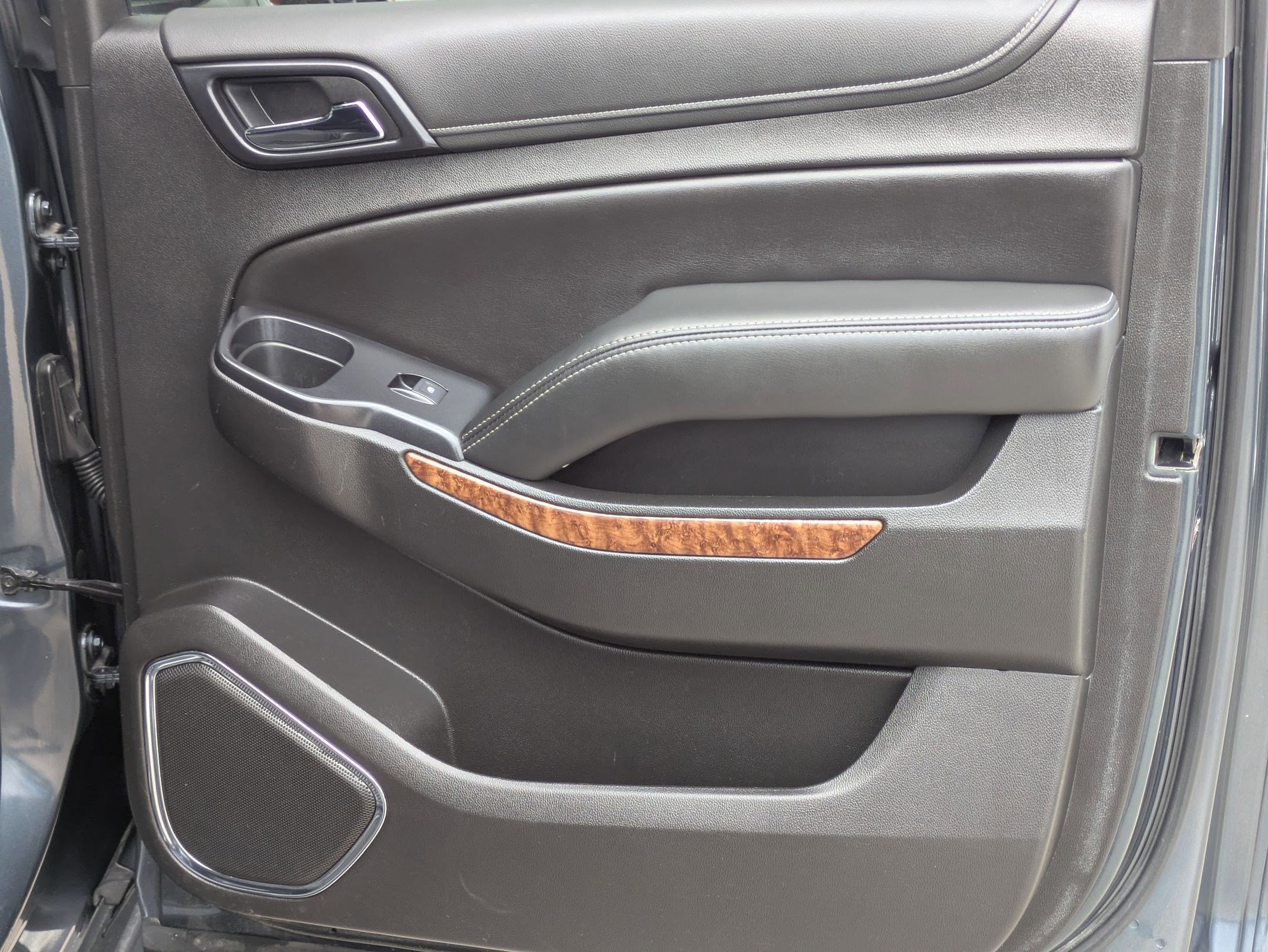 Used 2019 Chevrolet Suburban Premier w/ RST Edition image 26