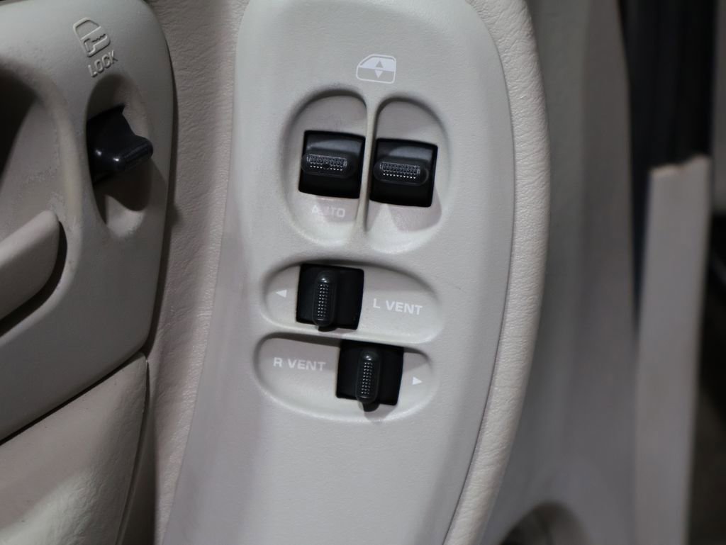 Used 2007 Chrysler Town & Country Touring image 14