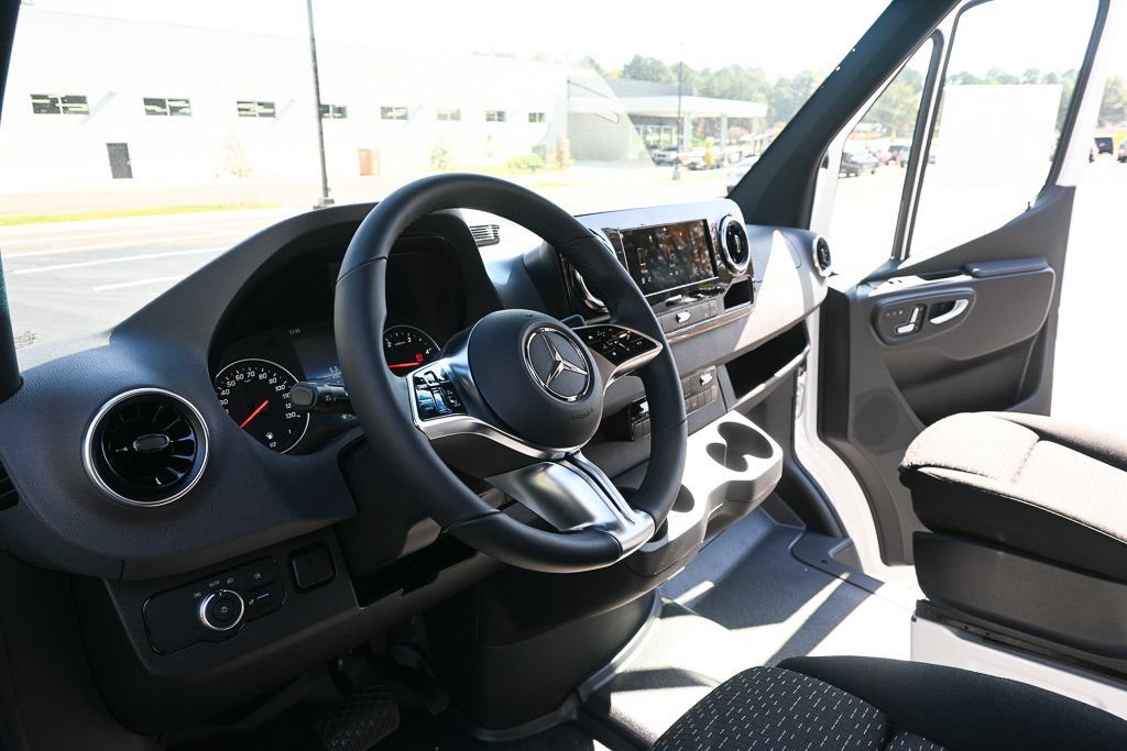 Used 2026 Mercedes-Benz Sprinter 4500 image 6