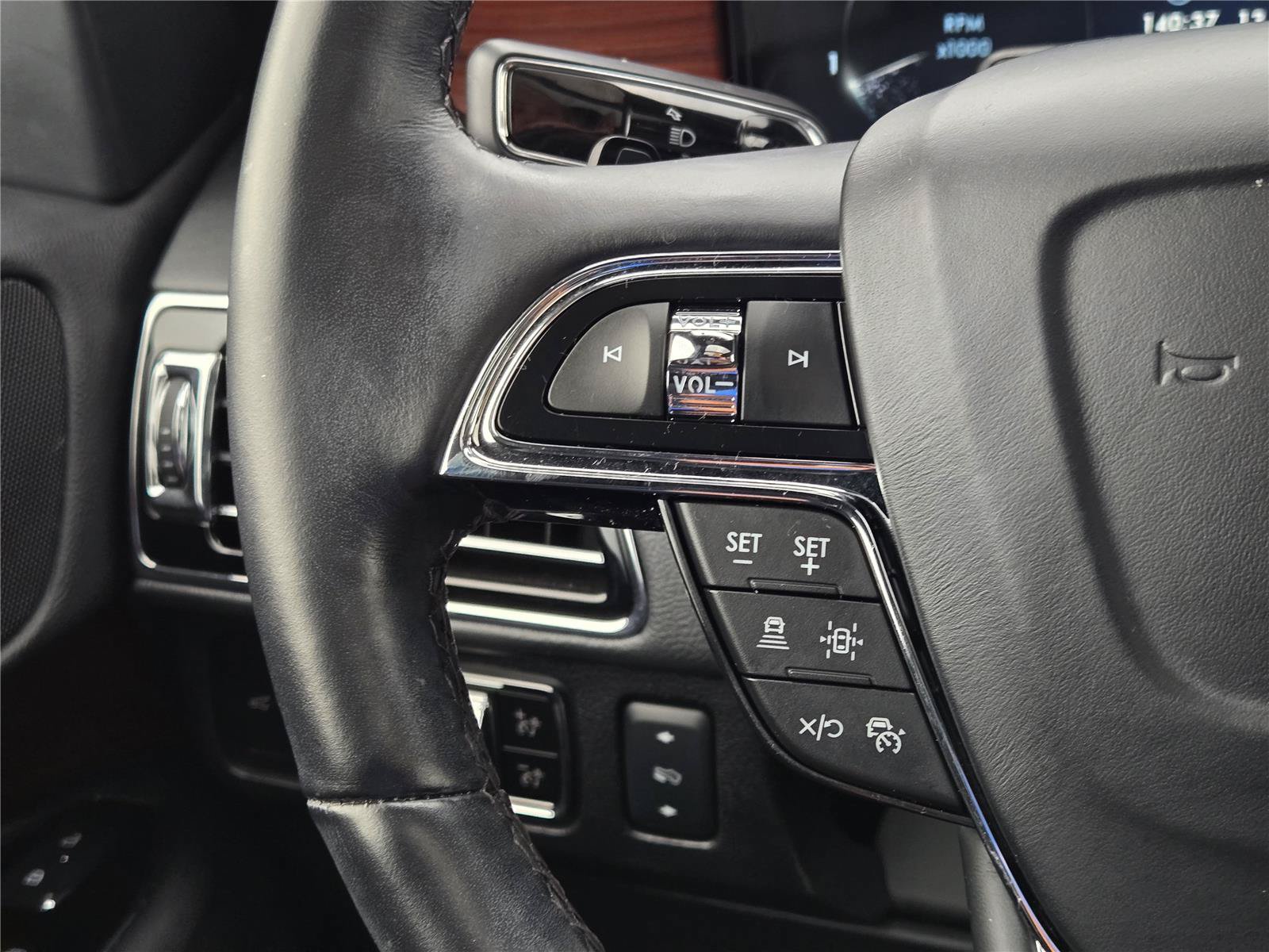 Used 2024 Lincoln Navigator Premiere AWD/4WD image 28
