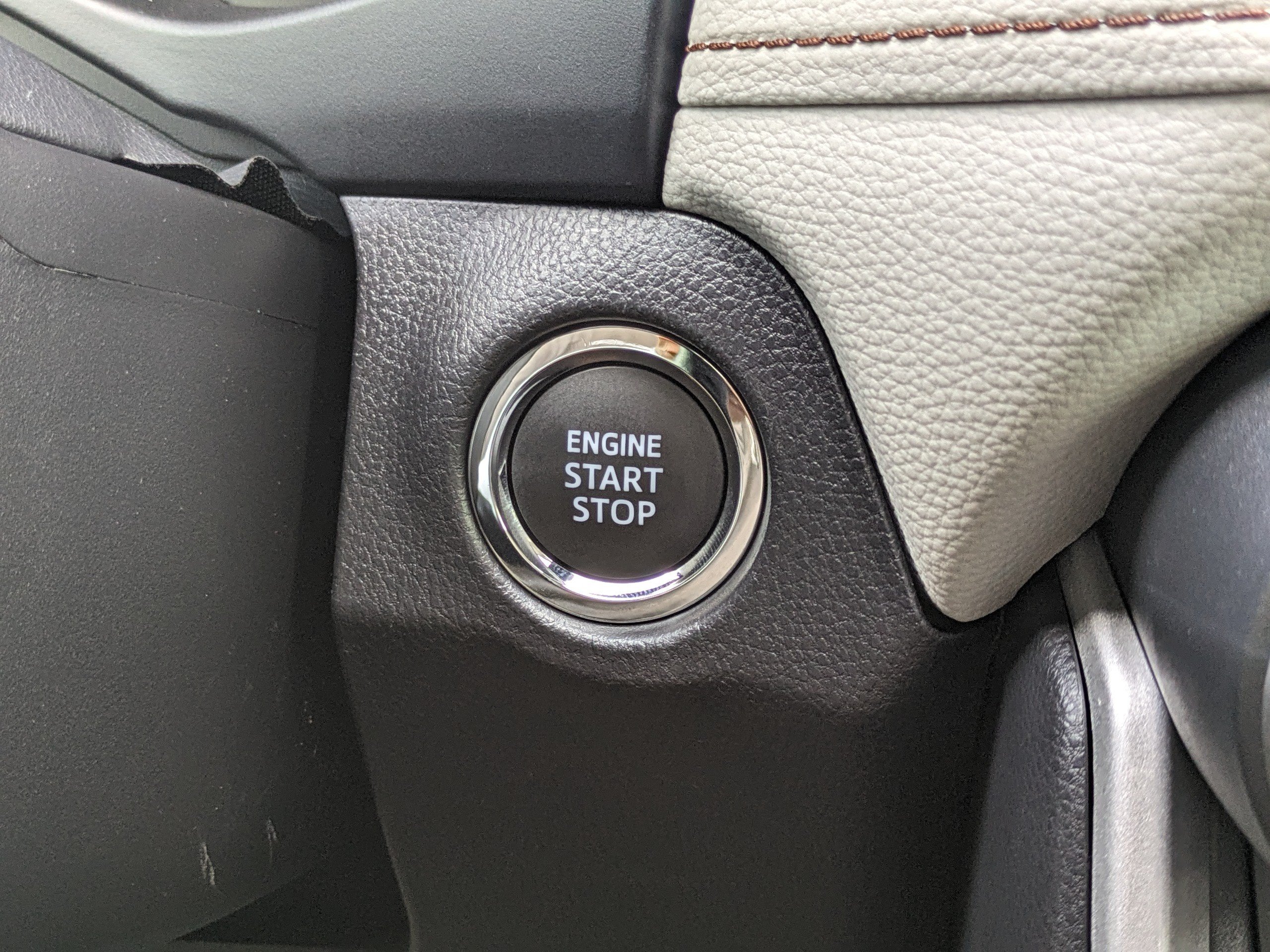 Used 2025 Toyota RAV4 XLE w/ Convenience Package FWD image 29