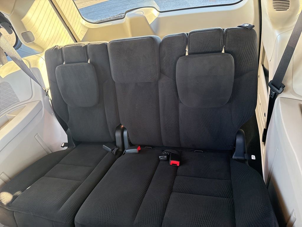 Used 2017 Dodge Grand Caravan SE image 12