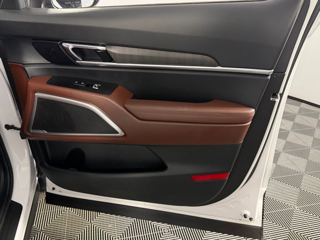 Used 2024 Kia Telluride EX w/ EX Captain's Chair Package FWD image 32