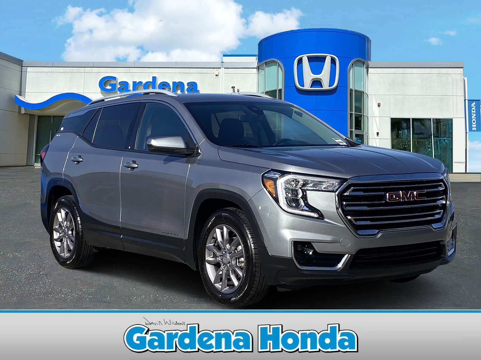 Used 2023 GMC Terrain SLT image 1