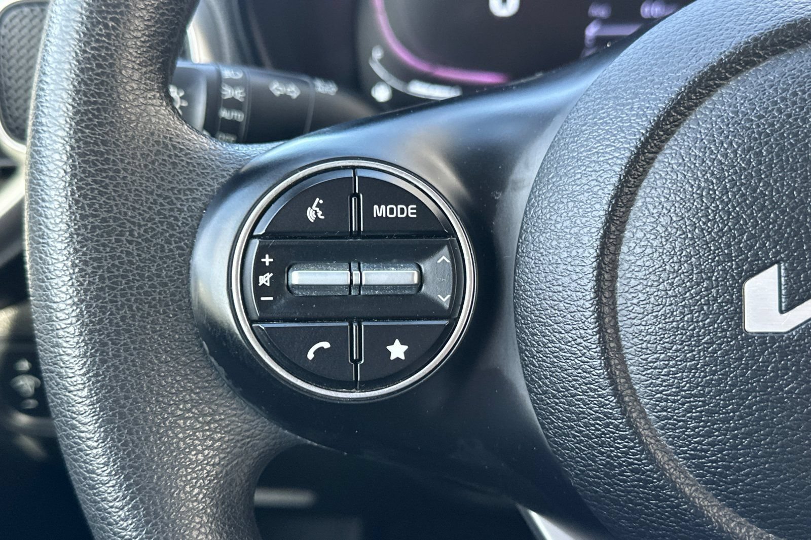 Certified 2023 Kia Soul LX FWD image 25