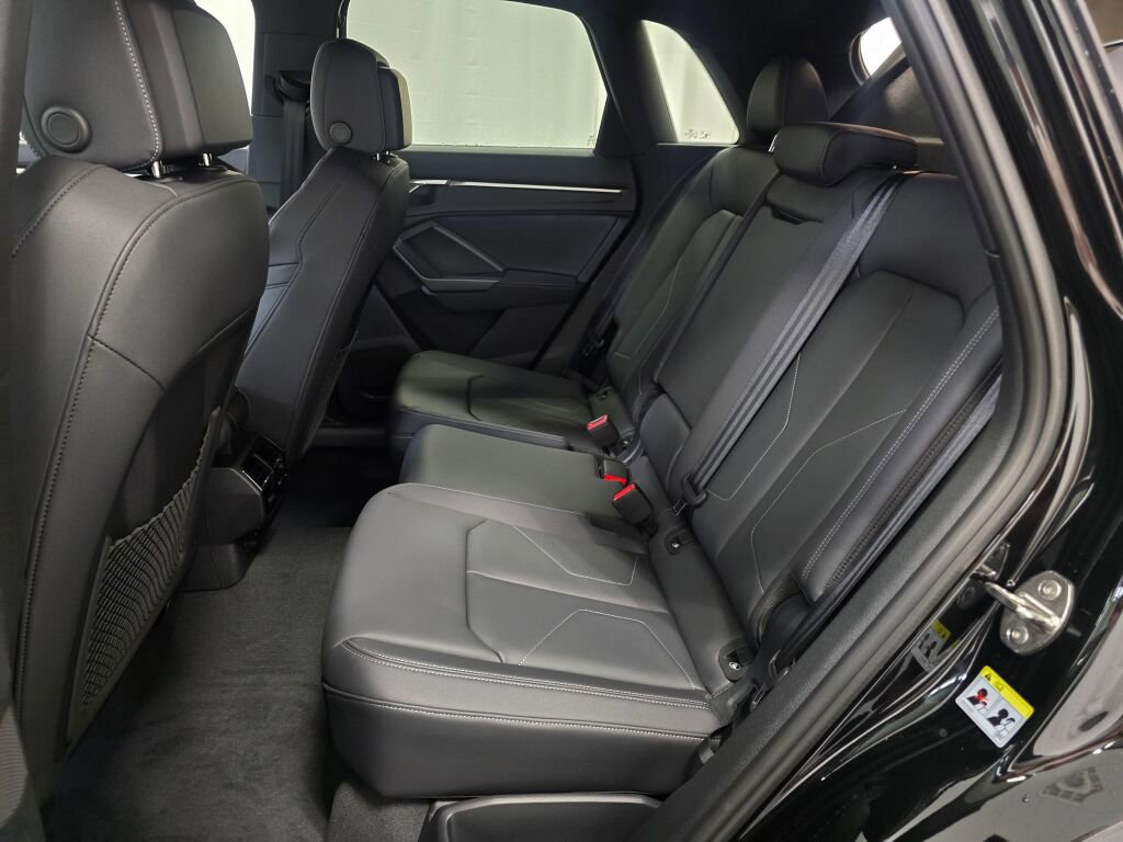 New 2025 Audi Q3 2.0T Premium image 17