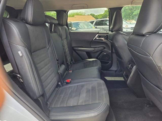 Used 2025 Mitsubishi Outlander AWD image 24