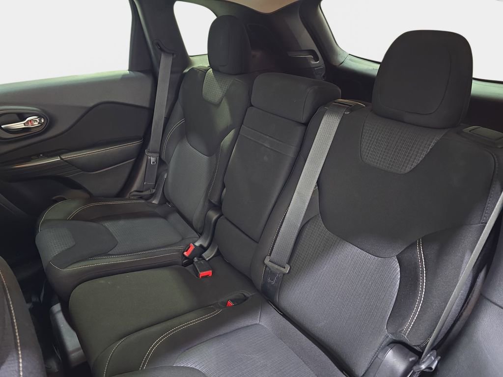 Used 2015 Jeep Cherokee Latitude AWD/4WD image 14