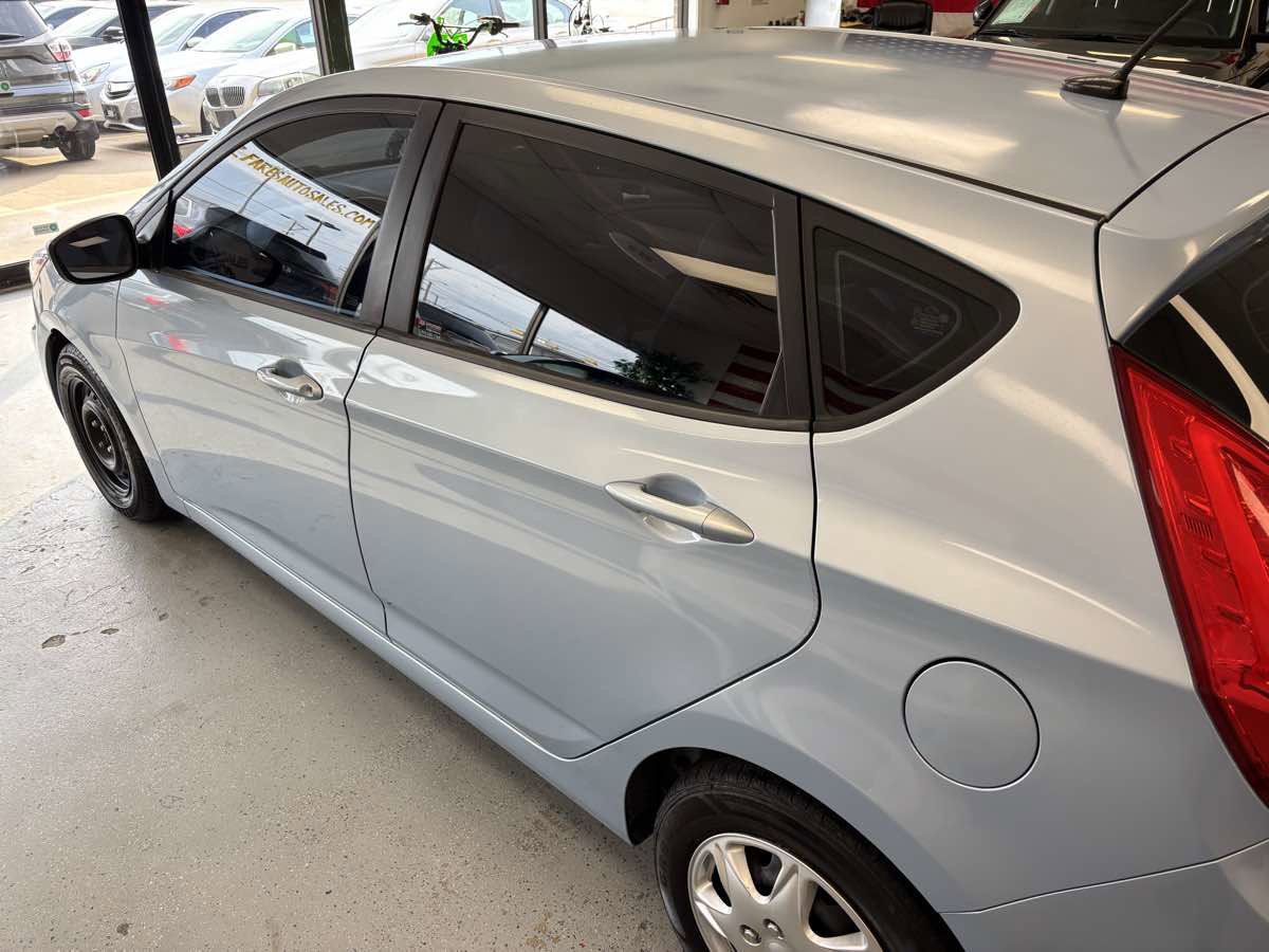 Used 2012 Hyundai Accent GS image 12