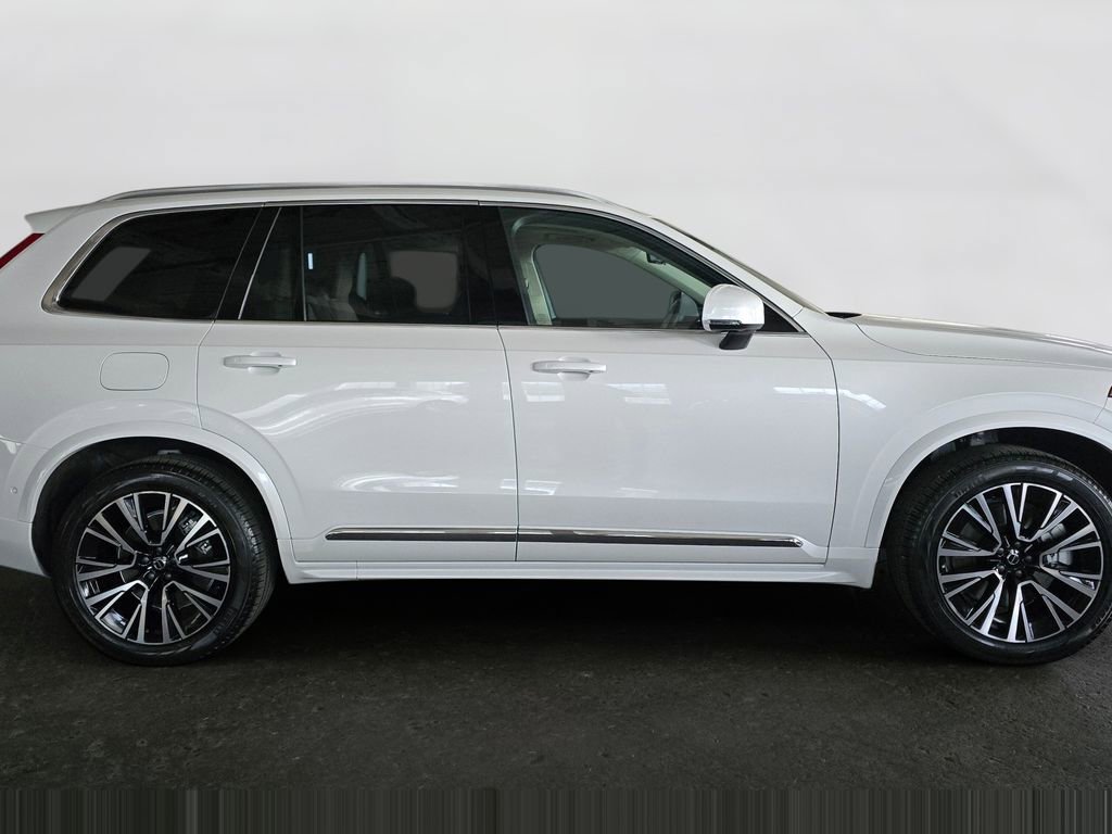 Certified 2025 Volvo XC90 T8 Plus image 4